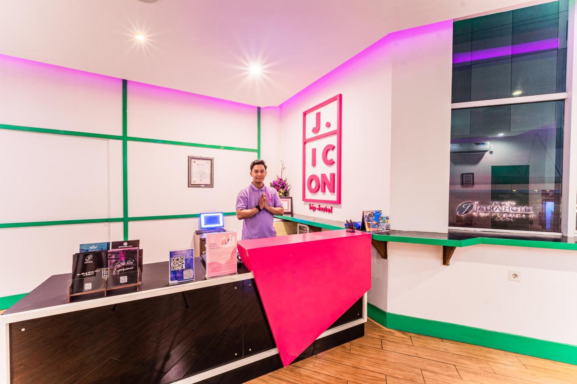J Icon Hip Hotel Balikpapan  Exterior photo