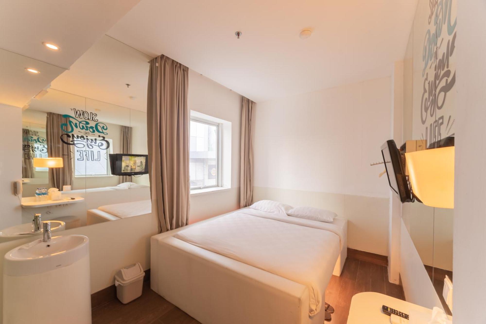 J Icon Hip Hotel Balikpapan  Exterior photo
